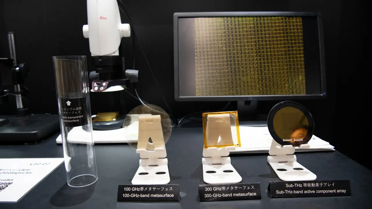 Sub-terahertz band device technology for 6G